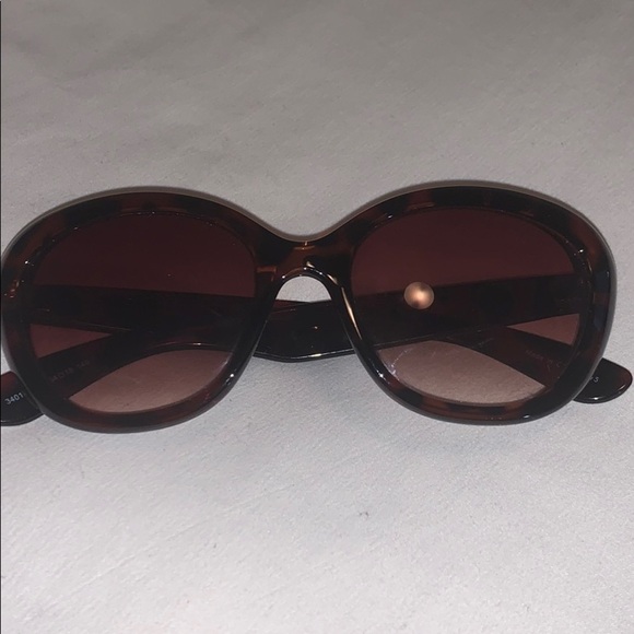 Tortoise shell cat eye sunglasses - Picture 3 of 8